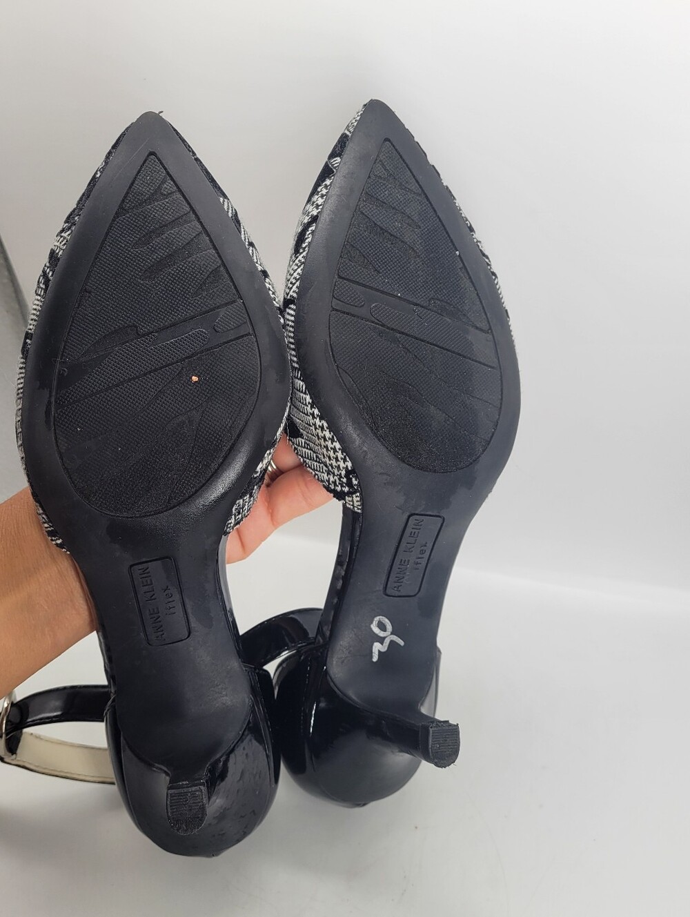 Anne Klein "iFlex" black and white Pointed ankle strap size 6M floral lace - Picture 5 of 10